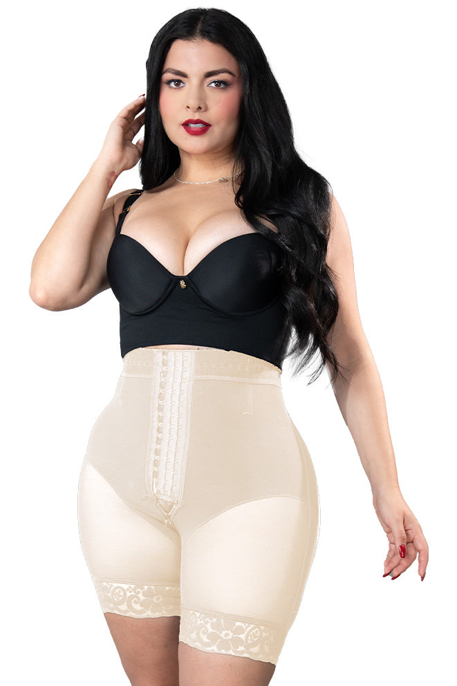 SHORT 2 TALLAS CORTO CON 3 FILAS DE BROCHES BOOTYLOVE SS9175