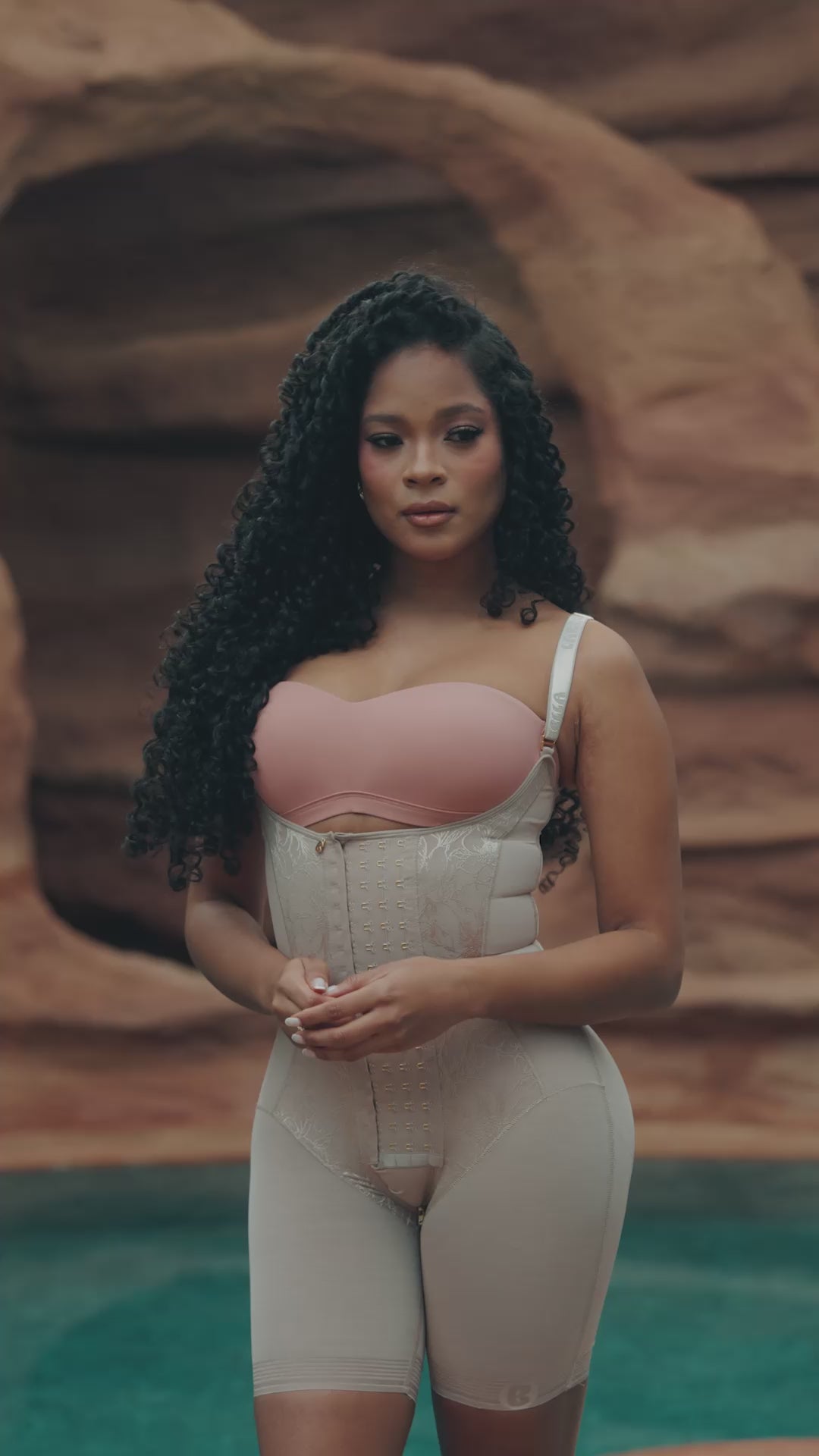 Soy Luz – Faja Espalda Alta Short Media Pierna con Encaje y 4 Niveles de Ajuste | Labella Majesty